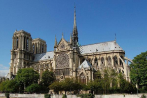 Appartement Moderne Artistique Sur les Toits de Paris Vue sur Notre-Dame et La Seine